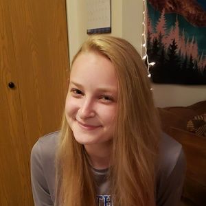 Meet your Posher, Kayla